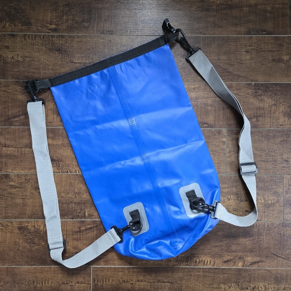 Iron Man 70.3 Connecticut Blue Triathlon Waterproof Dry Bag - Picture 5 of 9